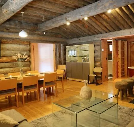 Log Tallero لووُستو